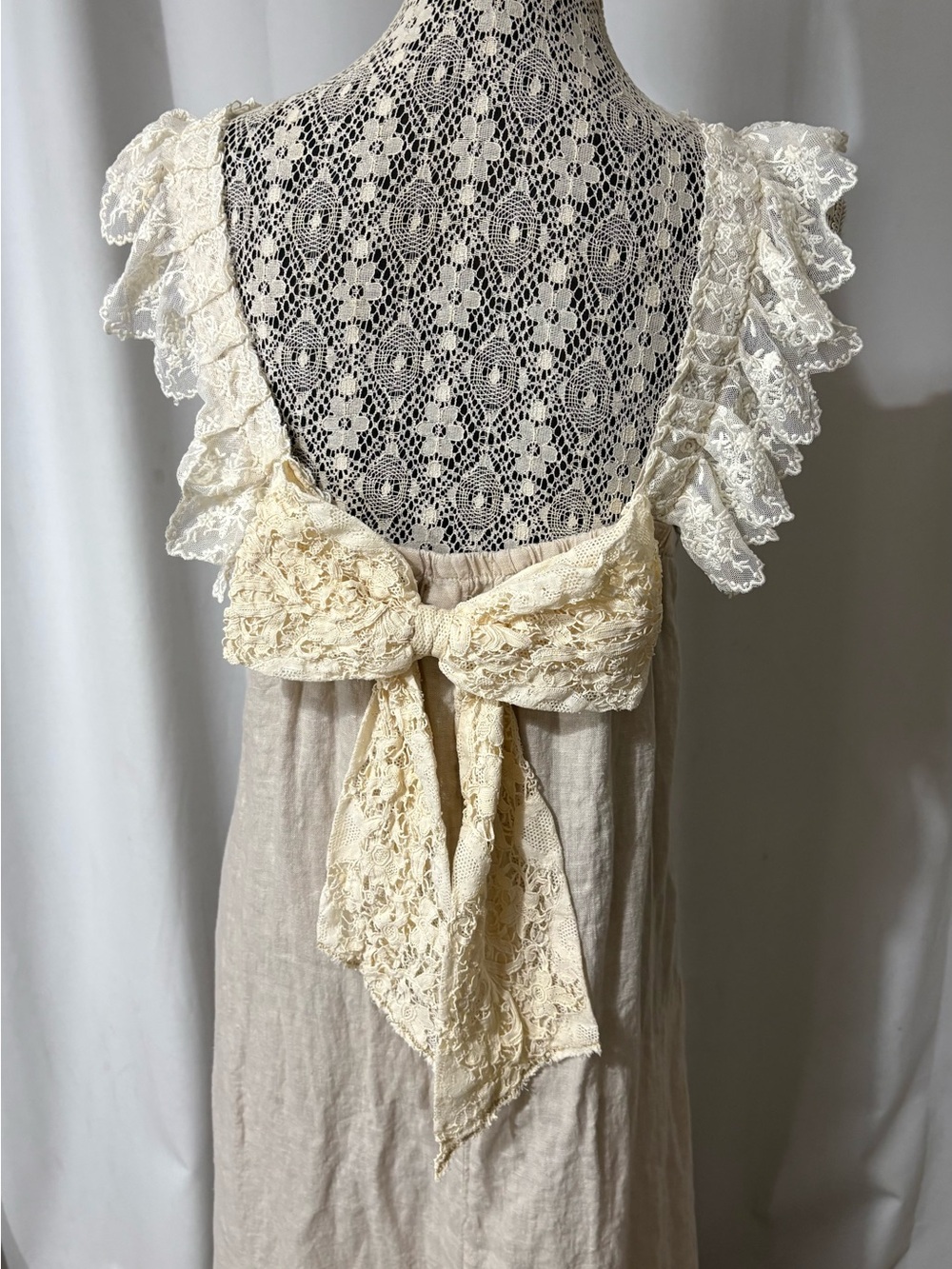 Vtg  Lace Italian Linen V-Neck Upcycled Dress Handmade Sz Med Slight Low Hem - Picture 3 of 14